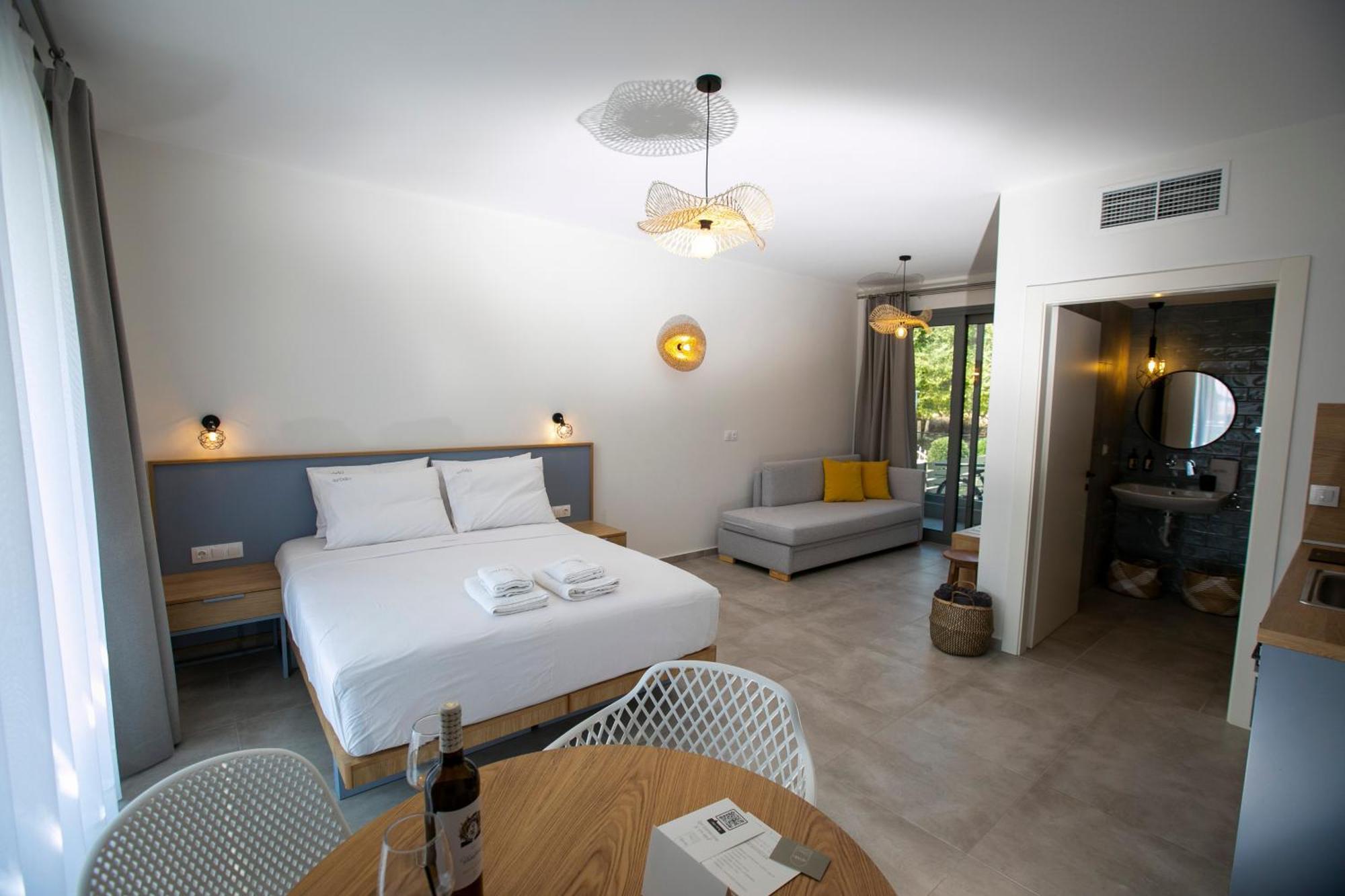 Arodo Suites Nea Iraklitsa Exterior photo